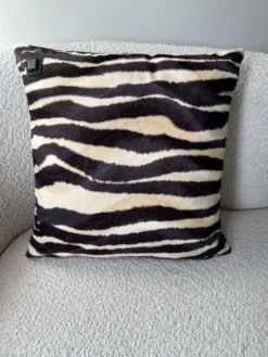 Merkloos Warmpi Verwarmd Sierkussen - Zebra 6 Merkloos Warmpi Verwarmd Sierkussen - Zebra -Merkloos Winkel 439b7ce98d7ebf4b