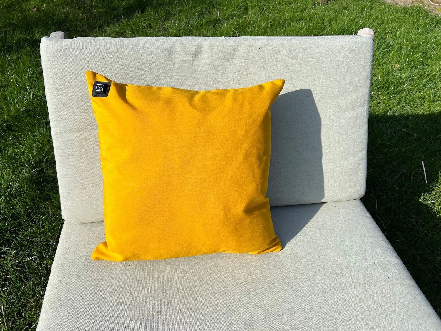 Merkloos Warmpi® Outdoor Verwarmd Sierkussen - Yellow 2 Merkloos Warmpi® Outdoor Verwarmd Sierkussen - Yellow - Afbeelding 2